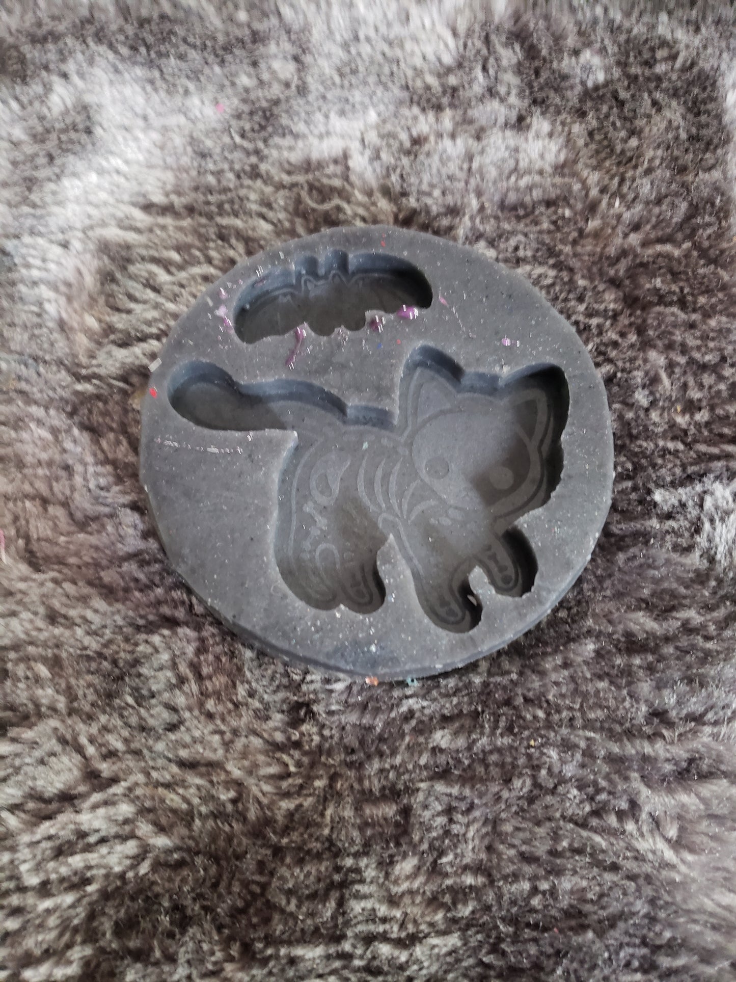 Skeleton cat/small bat mold